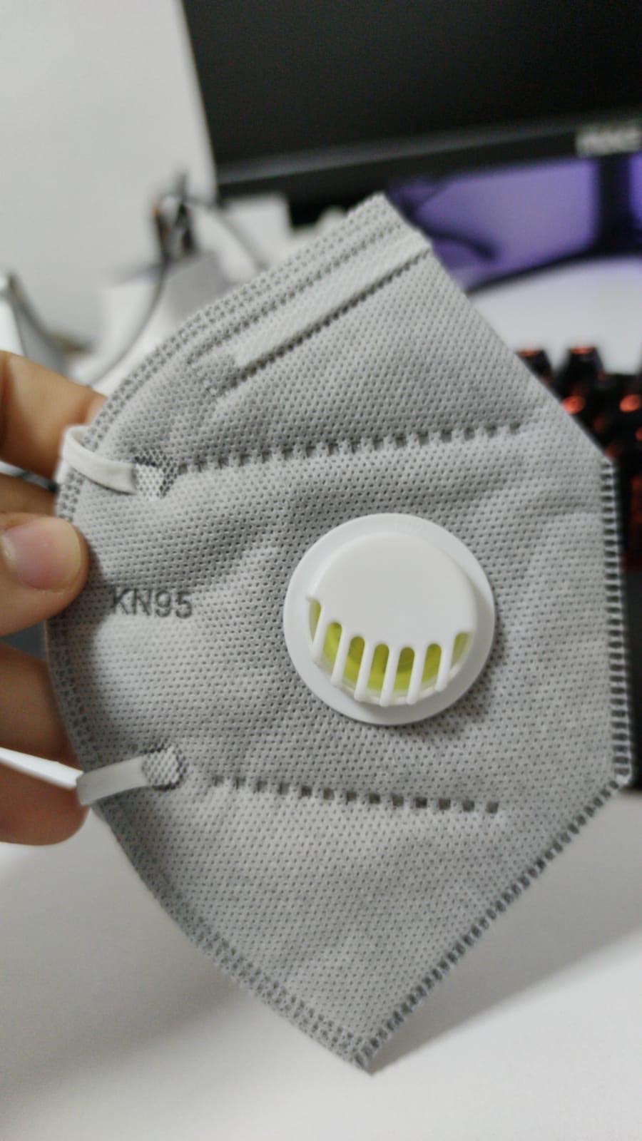 3 מסיכות פנים עם פילטר נגד קורנה דגם KN95