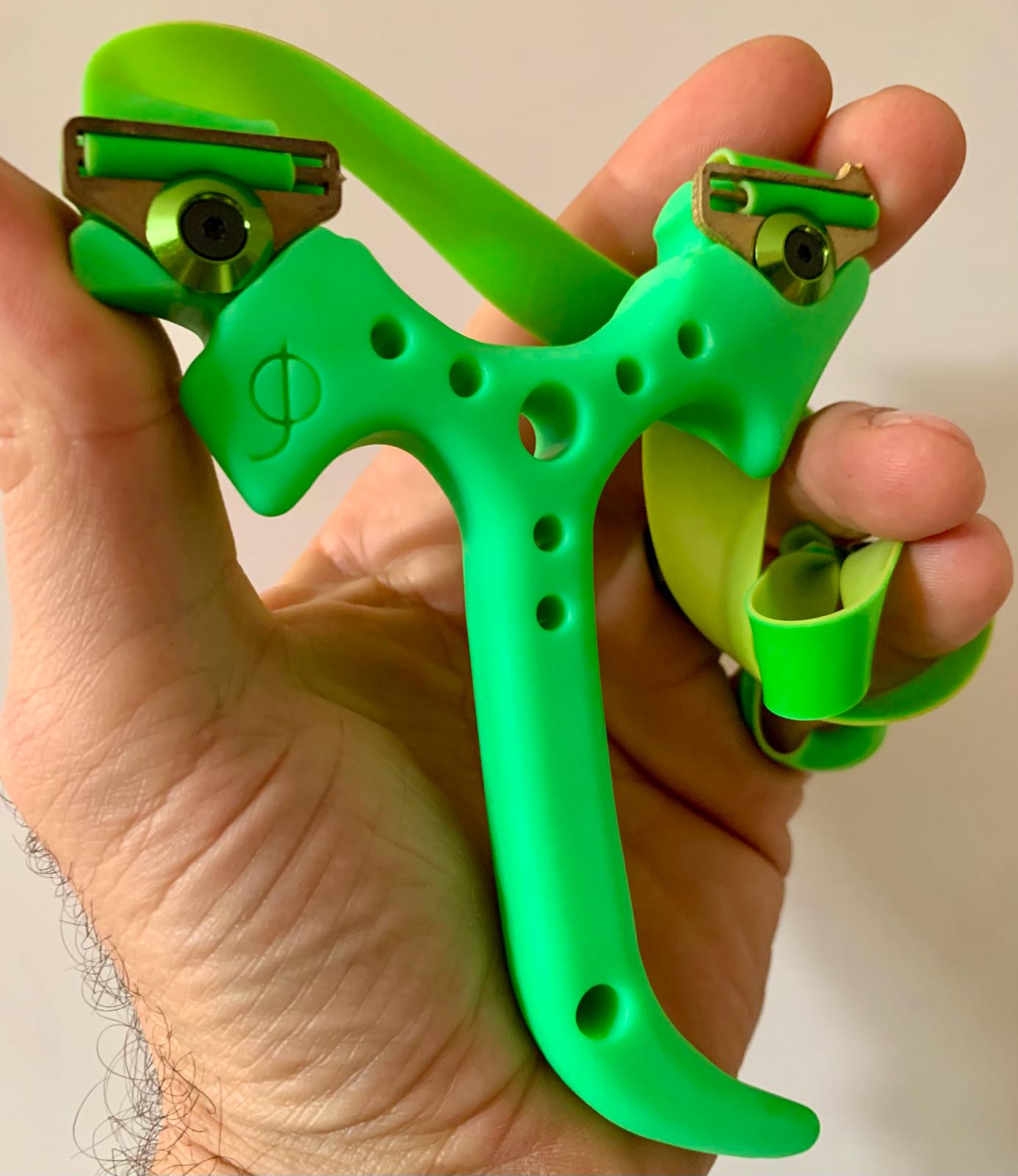 רוגטקה מקצועית מפלסטיק SLINGSHOT