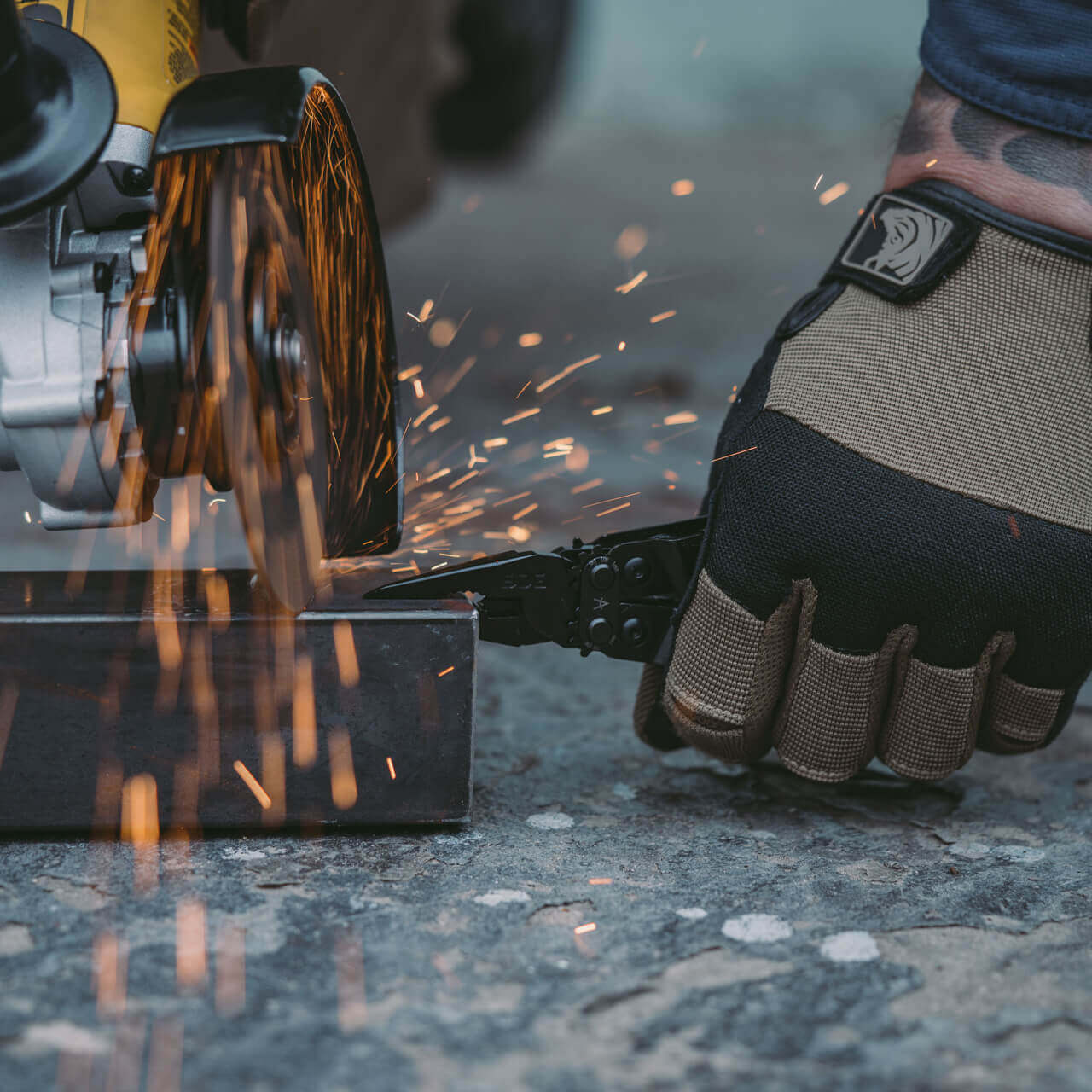 מולטיטול- SOG Power Access Deluxe IL Black