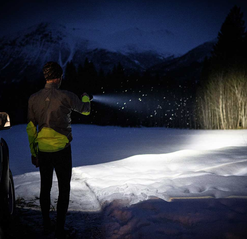 פנס יד 4500 לומנס P18R SIGNATURE LEDLENSER