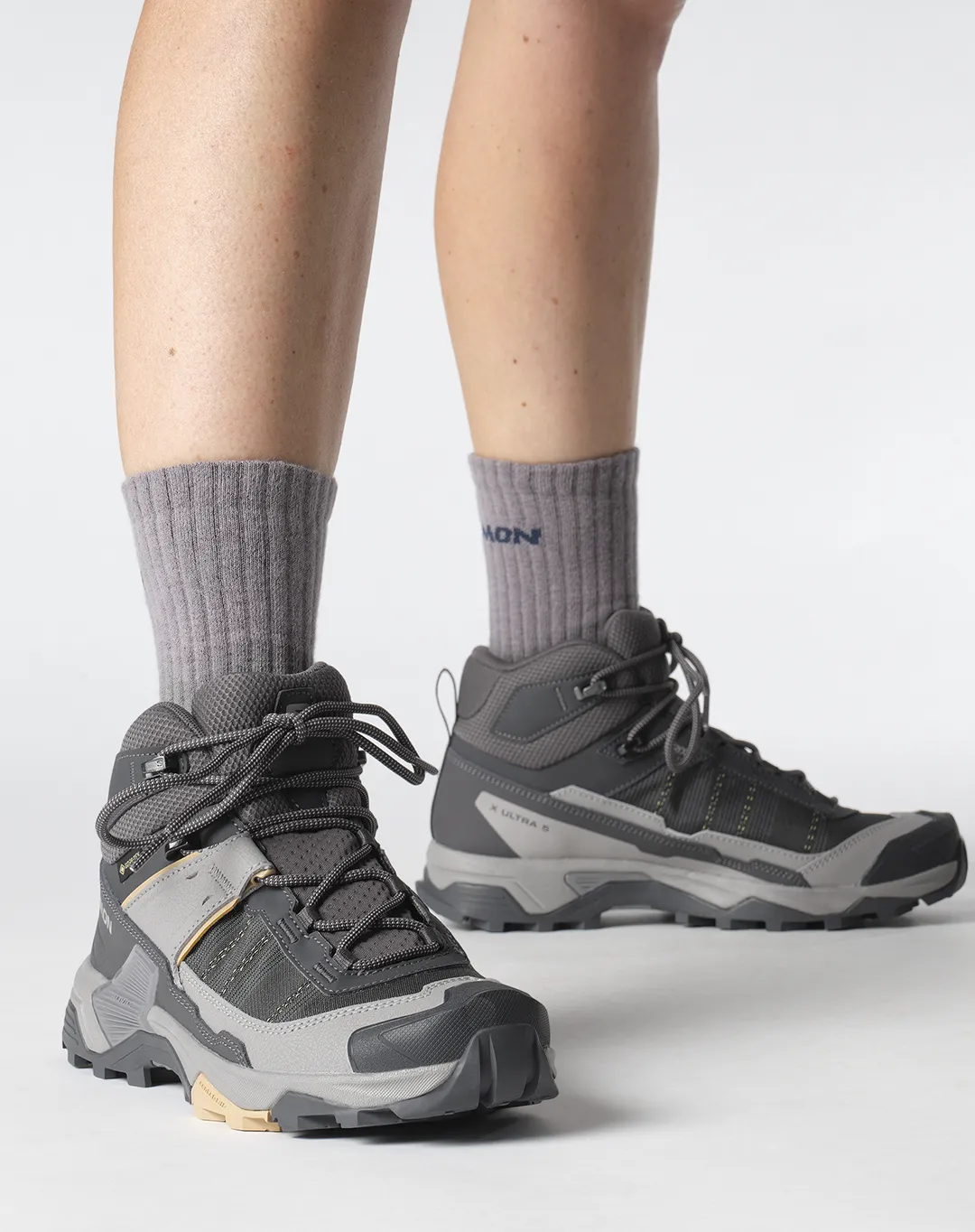 נעל טיולים לנשים Salomon X-Ultra 5 Mid Gtx